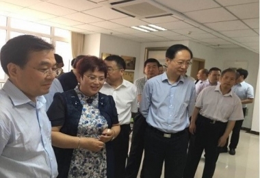 人社部信长星副部长、人社厅韩金峰厅长一行莅临德衡视察指导