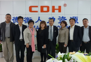 热烈欢迎日本人力资源专家佐藤夫妇莅临德衡参观考察